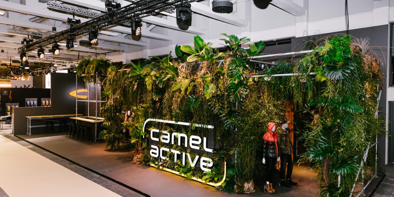 indoor jungle Messestand Design für camel active Panorama 2019
